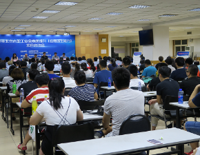 欧美大奶女人日逼北京国宁应急救援促进中心为职工应急逃生能力进行培训